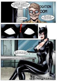 Interrogates Catwoman006